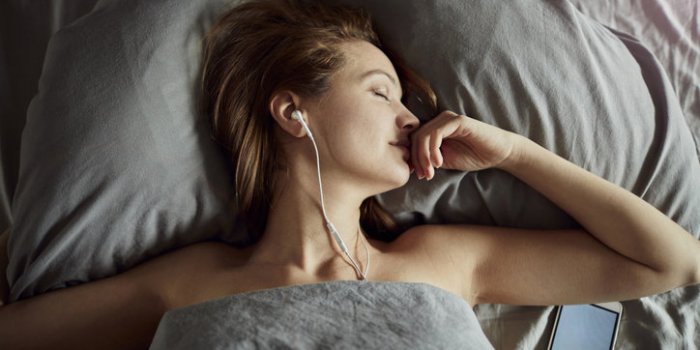 Insomnie : les pires et les meilleures musiques pour s’endormir 